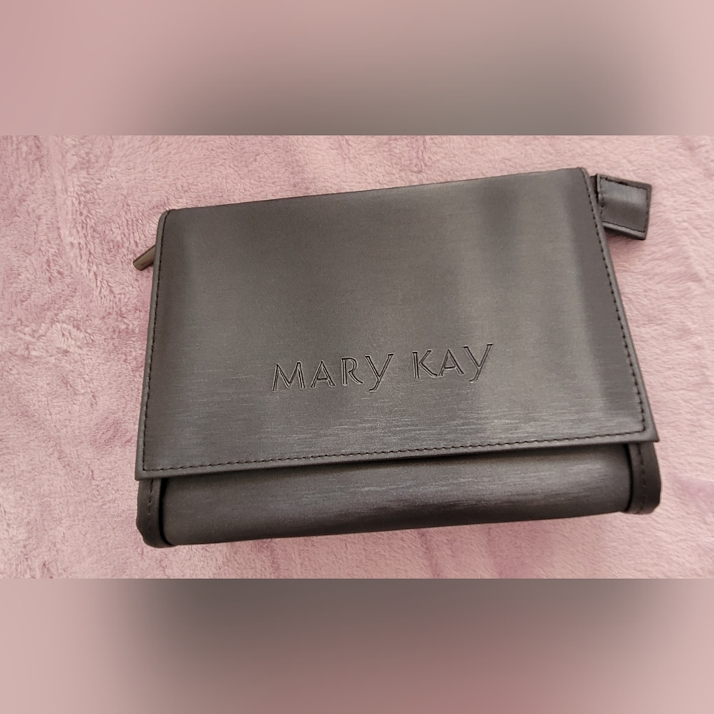 NEW WO TAGS. Mary Kay Sleek Charcoal Cosmetic Bag/clutch. 2 Zipper Compartments